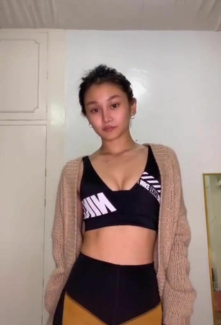 3. Sultry Chienna Filomeno Shows Cleavage in Crop Top