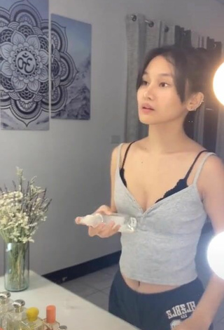 Hot Chienna Filomeno Shows Cleavage