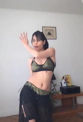 Dazzling XENA Shows Cleavage in Inviting Crop Top and Bouncing Boobs