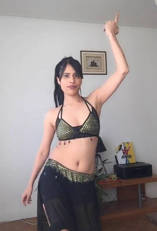 2. Dazzling XENA Shows Cleavage in Inviting Crop Top and Bouncing Boobs