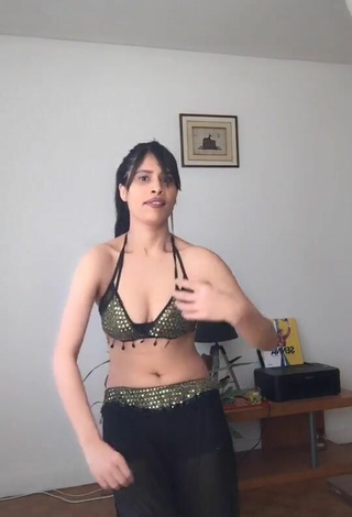 5. Dazzling XENA Shows Cleavage in Inviting Crop Top and Bouncing Boobs