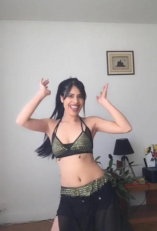 Erotic XENA Shows Cleavage in Crop Top and Bouncing Boobs