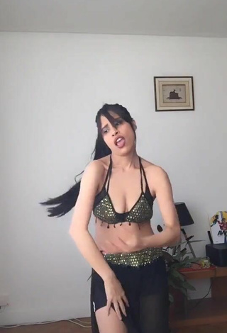 4. Erotic XENA Shows Cleavage in Crop Top and Bouncing Boobs