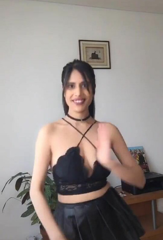 Breathtaking XENA in Crop Top and Bouncing Breasts