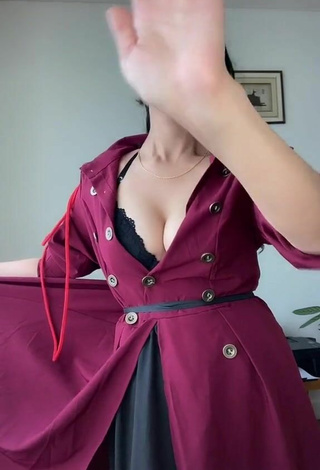 Attractive XENA Shows Cleavage and Bouncing Tits