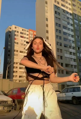 4. Erotic Daela Shows Cleavage in Black Crop Top and Bouncing Boobs