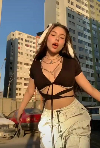 Sweetie Daela Shows Cleavage in Black Crop Top and Bouncing Tits