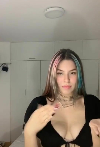 5. Titillating Daela Shows Cleavage in Black Crop Top and Bouncing Boobs