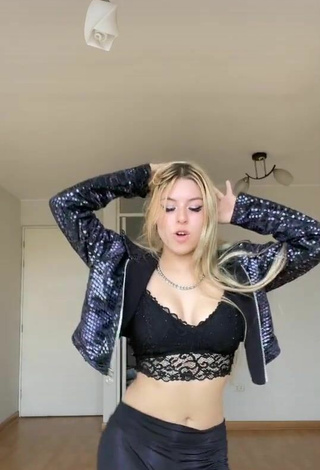 4. Amazing Daela Shows Cleavage in Hot Black Crop Top and Bouncing Boobs