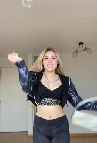 2. Sexy Daela Shows Cleavage in Black Crop Top and Bouncing Tits