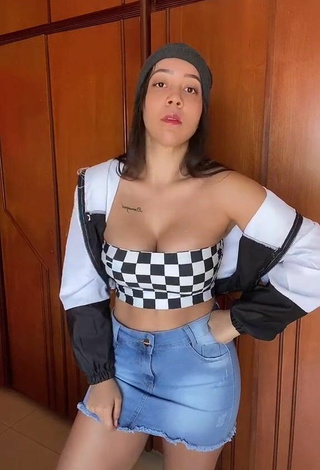 Luscious Dri Santos Shows Cleavage in Checkered Tube Top and Bouncing Breasts