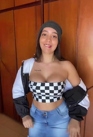 2. Luscious Dri Santos Shows Cleavage in Checkered Tube Top and Bouncing Breasts