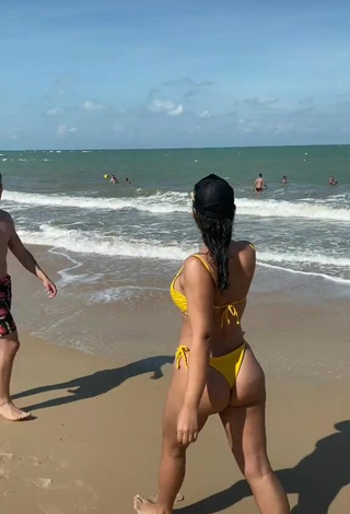 Sultry Dri Santos Shows Butt at the Beach