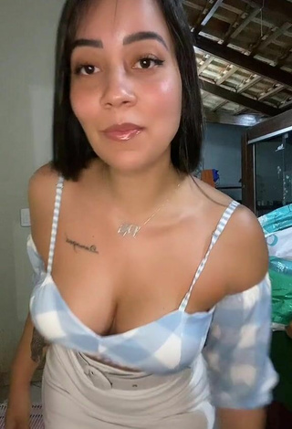 Sexy Dri Santos Shows Cleavage in Checkered Crop Top