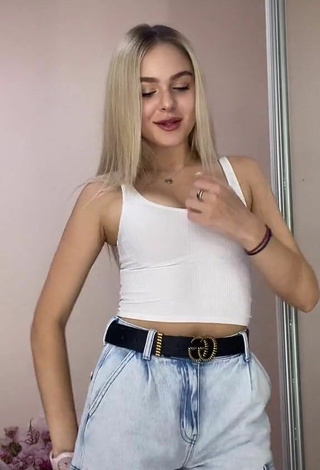 4. Luscious Julia Gamaliy Shows Cleavage in White Crop Top