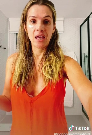 3. Sultry Ingrid Guimarães Shows Cleavage in Orange Top