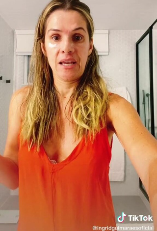 4. Sultry Ingrid Guimarães Shows Cleavage in Orange Top