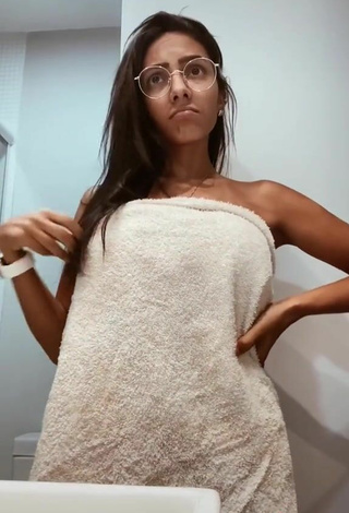 3. Luscious Isadora Nogueira Braless