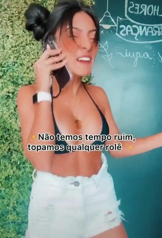 4. Sexy Isadora Nogueira Shows Cleavage in Bikini Top