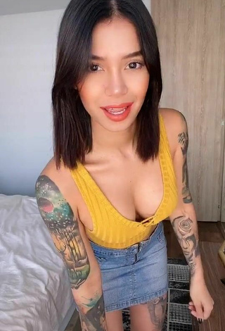 Hot Jenn Muriel Shows Cleavage in Crop Top