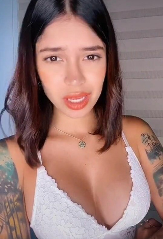 4. Sexy Jenn Muriel Shows Cleavage in White Top