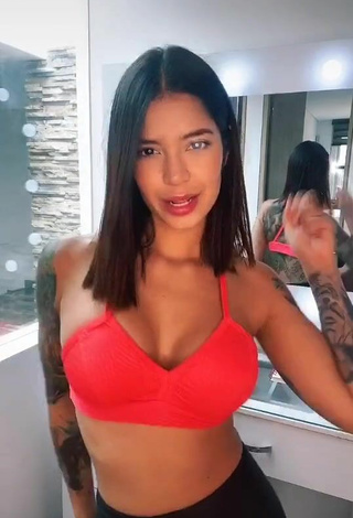 Sweet Jenn Muriel Shows Cleavage in Cute Orange Sport Bra and Bouncing Boobs