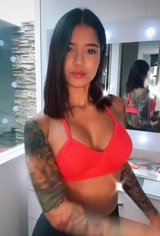 2. Sweet Jenn Muriel Shows Cleavage in Cute Orange Sport Bra and Bouncing Boobs