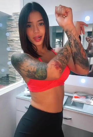 5. Sweet Jenn Muriel Shows Cleavage in Cute Orange Sport Bra and Bouncing Boobs