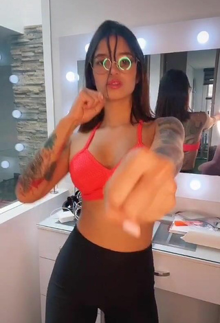 3. Beautiful Jenn Muriel Shows Cleavage in Sexy Orange Sport Bra