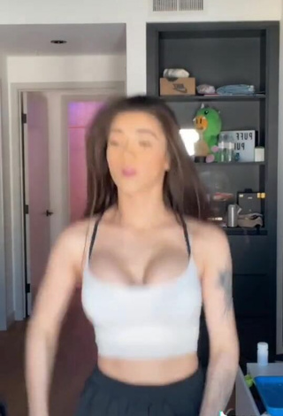 4. Seductive Karsynfoys Shows Cleavage in White Crop Top and Bouncing Boobs