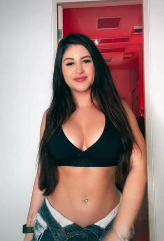 Luscious Le Azevedo Shows Cleavage in Black Crop Top and Bouncing Breasts