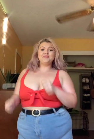 2. Sweetie Lexie Lemon Shows Cleavage in Red Crop Top and Bouncing Boobs