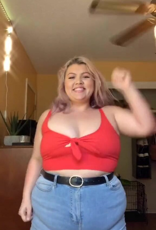 3. Sweetie Lexie Lemon Shows Cleavage in Red Crop Top and Bouncing Boobs