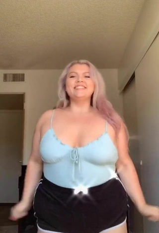 3. Lovely Lexie Lemon Shows Cleavage in Blue Crop Top and Bouncing Boobs