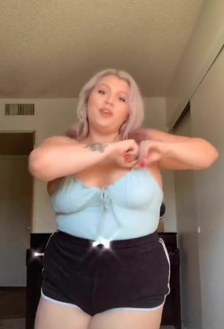 4. Lovely Lexie Lemon Shows Cleavage in Blue Crop Top and Bouncing Boobs