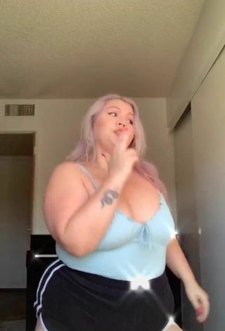 5. Lovely Lexie Lemon Shows Cleavage in Blue Crop Top and Bouncing Boobs