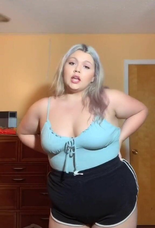 2. Luscious Lexie Lemon Shows Cleavage in Blue Top