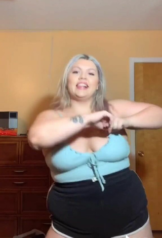 4. Luscious Lexie Lemon Shows Cleavage in Blue Top