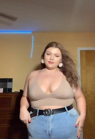 Attractive Lexie Lemon Shows Cleavage in Beige Crop Top and Bouncing Breasts