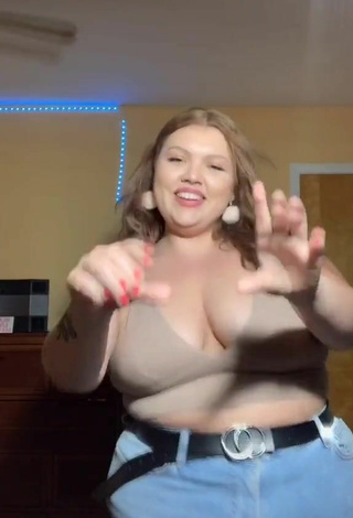 3. Beautiful Lexie Lemon Shows Cleavage in Sexy Beige Crop Top and Bouncing Boobs