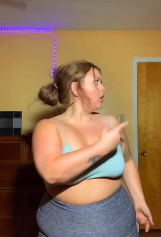 Seductive Lexie Lemon Shows Cleavage in Blue Crop Top and Bouncing Tits