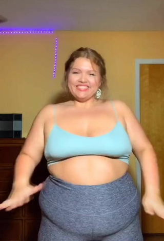 3. Seductive Lexie Lemon Shows Cleavage in Blue Crop Top and Bouncing Tits