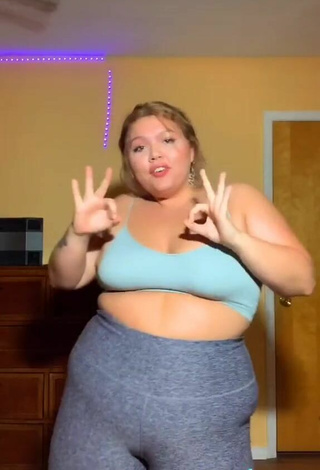 4. Seductive Lexie Lemon Shows Cleavage in Blue Crop Top and Bouncing Tits