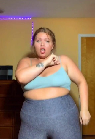 5. Seductive Lexie Lemon Shows Cleavage in Blue Crop Top and Bouncing Tits