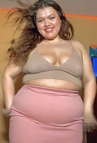 Really Cute Lexie Lemon Shows Cleavage in Beige Crop Top and Bouncing Breasts