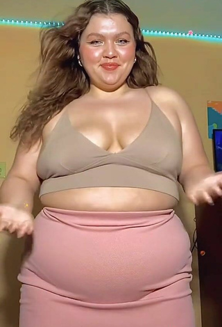 4. Pretty Lexie Lemon Shows Cleavage in Beige Crop Top and Bouncing Boobs