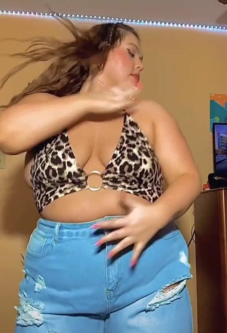 4. Wonderful Lexie Lemon Shows Cleavage in Leopard Crop Top and Bouncing Boobs