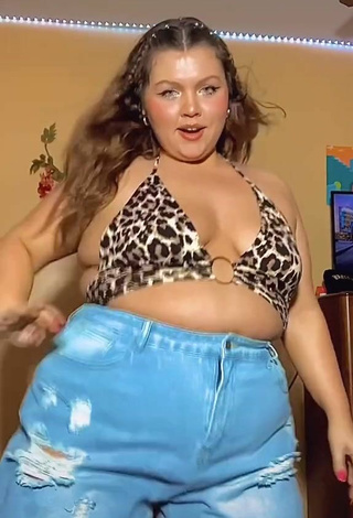 5. Wonderful Lexie Lemon Shows Cleavage in Leopard Crop Top and Bouncing Boobs