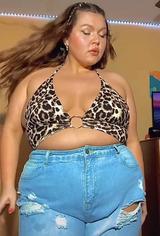 5. Fine Lexie Lemon Shows Cleavage in Sweet Leopard Crop Top and Bouncing Boobs