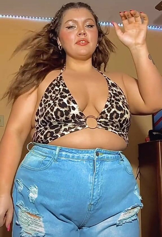 3. Sweet Lexie Lemon Shows Cleavage in Cute Leopard Crop Top and Bouncing Boobs